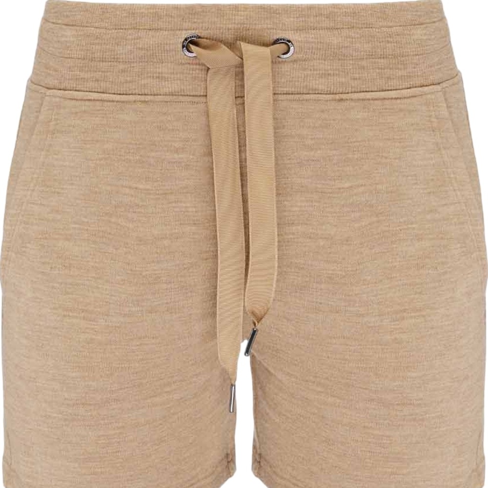 We Norwegians Tind shorts in camel — NWT